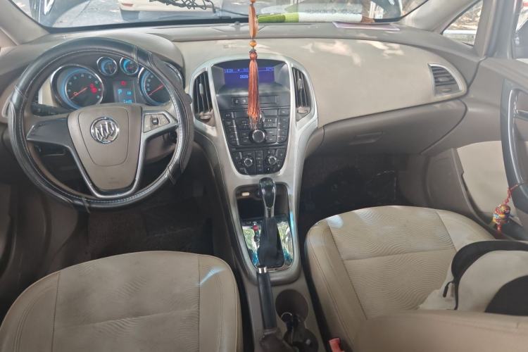 Used Buick GT 2012 GT 1.6L Automatic Fashion Edition Center Console