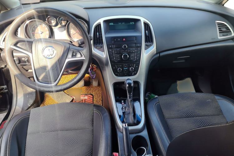 Used Buick GT 2012 XT 1.6T Fashion Sport Edition Center Console