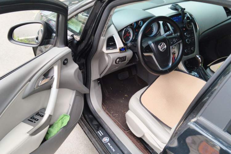 Used Buick GT 2012 XT 1.6L Automatic Fashion Edition Driver Seat