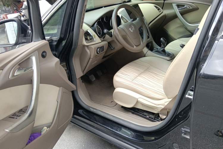 Used Buick GT 2012 GT 1.6L Manual Comfort Edition Driver Seat