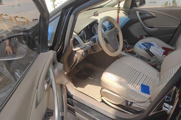Used Buick GT 2012 GT 1.6L Automatic Fashion Edition Driver Seat