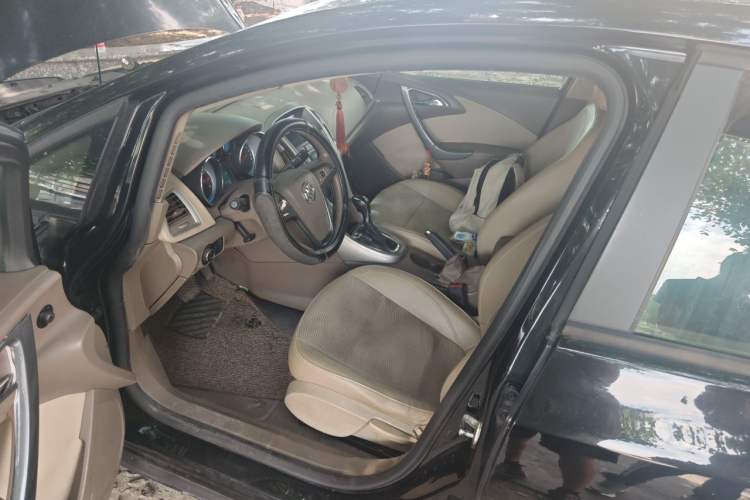 Used Buick GT 2012 GT 1.6L Automatic Fashion Edition Driver Seat