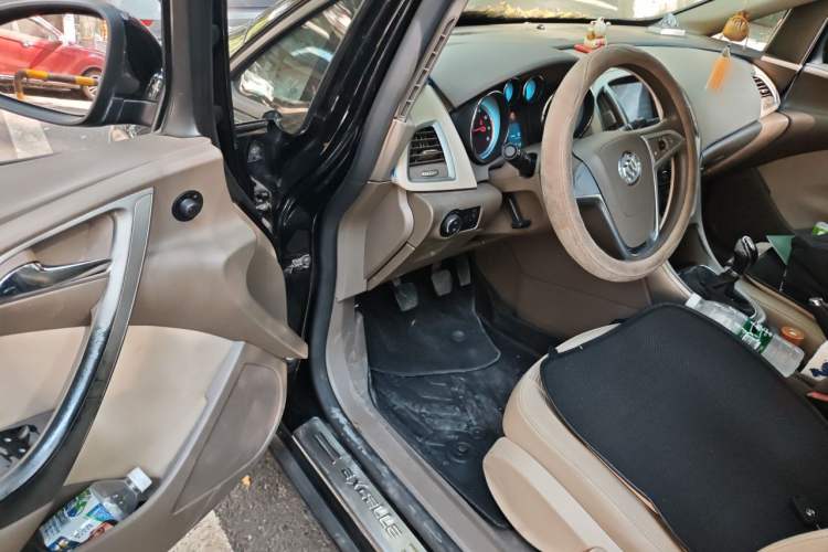 Used Buick GT 2012 GT 1.6L Manual Entry-Level Model Driver Seat