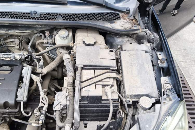 Used Buick GT 2012 GT 1.6L Manual Entry-Level Model Engine Bay Left