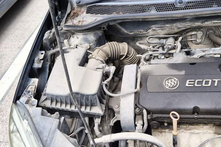 Used Buick GT 2012 GT 1.6L Manual Entry-Level Model Engine Bay Right