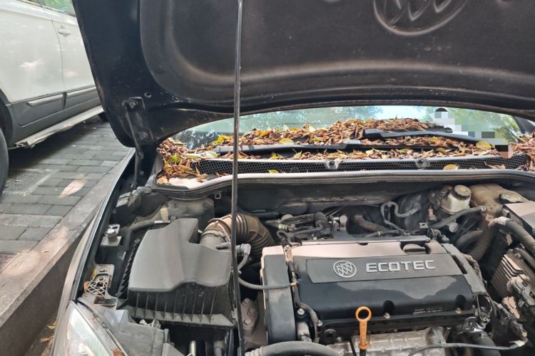 Used Buick GT 2012 GT 1.6L Manual Entry-Level Model Engine Bay Right