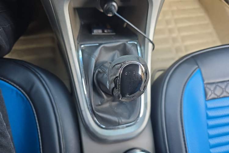 Used Buick GT 2012 GT 1.6L Manual Comfort Edition Gear Lever
