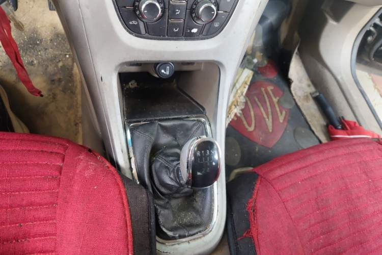 Used Buick GT 2012 GT 1.6L Manual Entry-Level Model Gear Lever