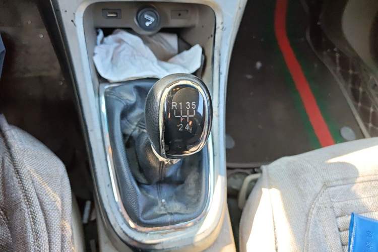 Used Buick GT 2012 GT 1.6L Manual Entry-Level Model Gear Lever
