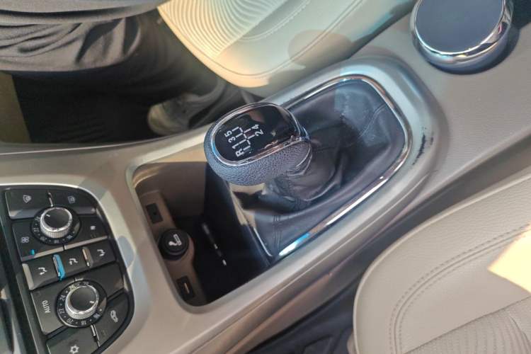 Used Buick GT 2012 GT 1.6L Manual Entry-Level Model Gear Lever