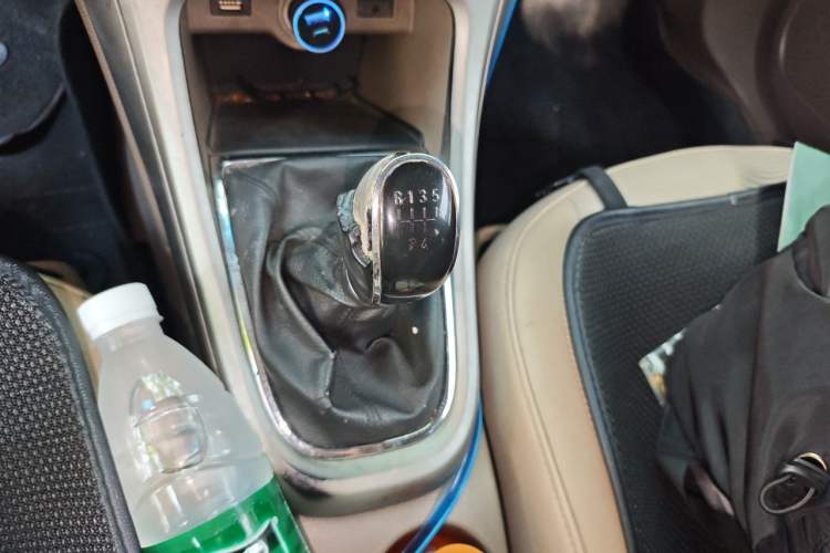 Used Buick GT 2012 GT 1.6L Manual Entry-Level Model Gear Lever