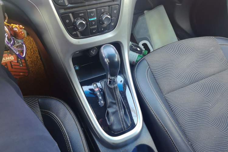 Used Buick GT 2012 XT 1.6T Fashion Sport Edition Gear Lever
