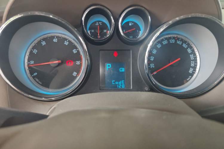 Used Buick GT 2012 GT 1.6L Automatic Fashion Edition Instrument Cluster