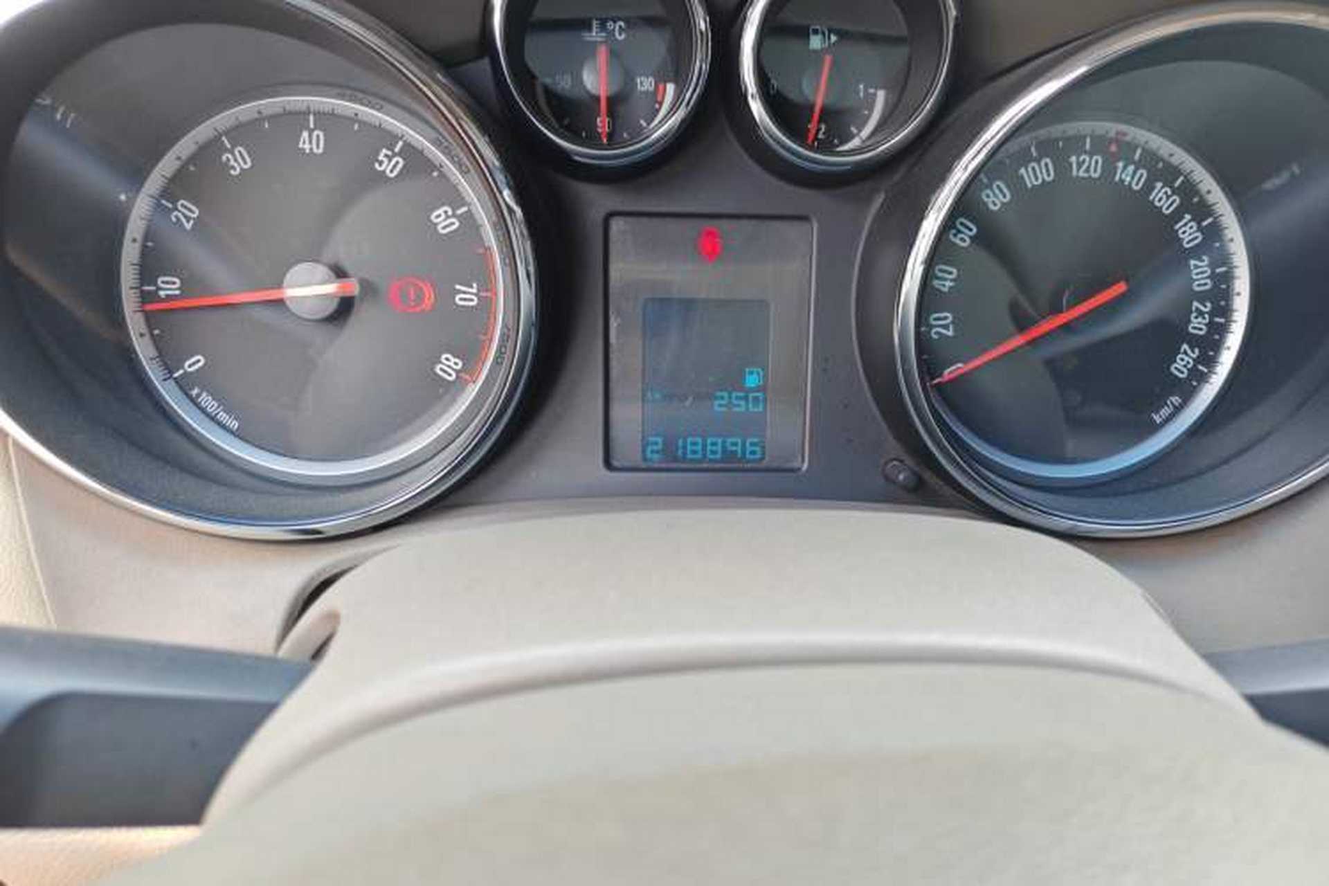 Used Buick GT 2012 GT 1.6L Manual Comfort Edition Odometer Close Up