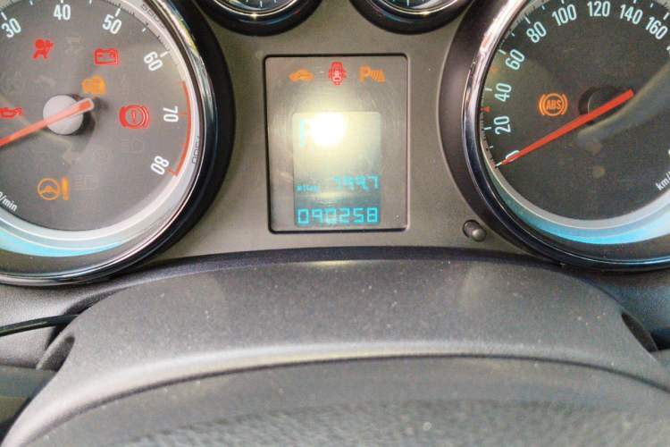 Used Buick GT 2012 XT 1.6L Automatic Fashion Edition Odometer Close Up
