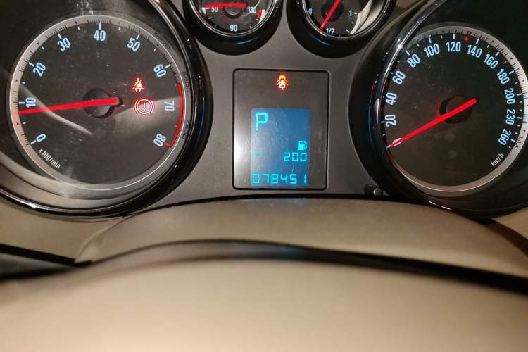 Used Buick GT 2012 GT 1.6L Automatic Comfort Edition Odometer Close Up
