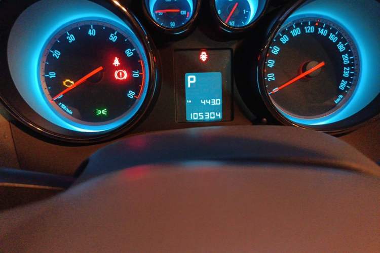 Used Buick GT 2012 GT 1.6L Automatic Fashion Edition Odometer Close Up