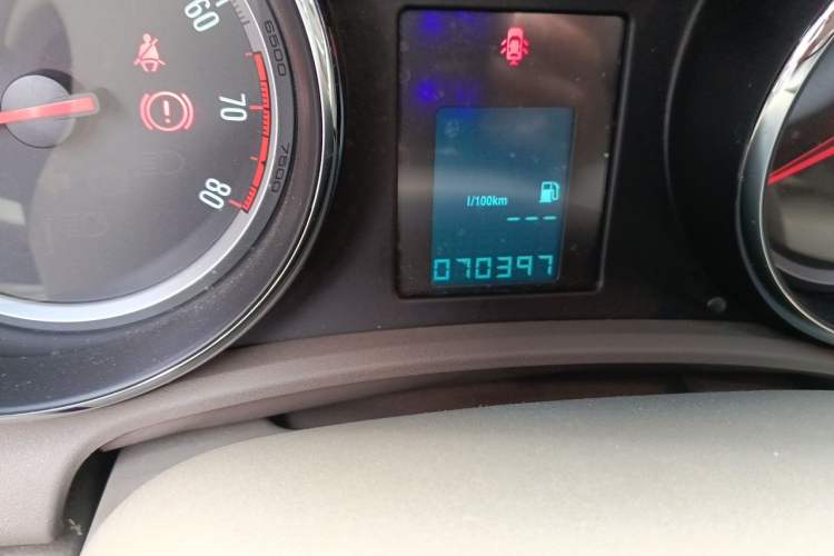 Used Buick GT 2012 GT 1.6L Manual Comfort Edition Odometer Close Up