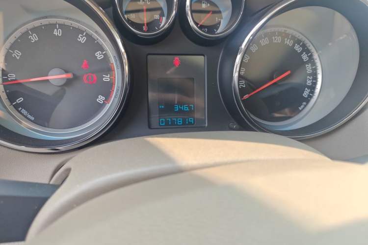 Used Buick GT 2012 GT 1.6L Manual Entry-Level Model Odometer Close Up