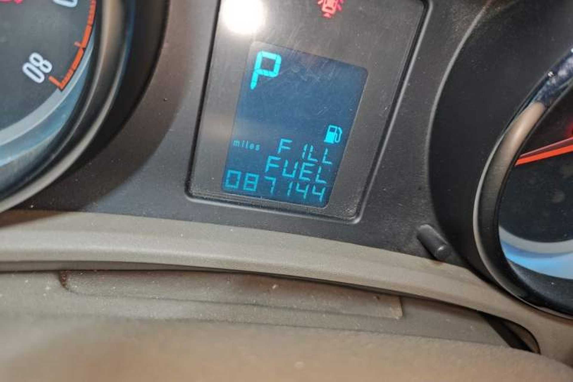 Used Buick GT 2012 GT 1.6L Automatic Fashion Edition Odometer Close Up