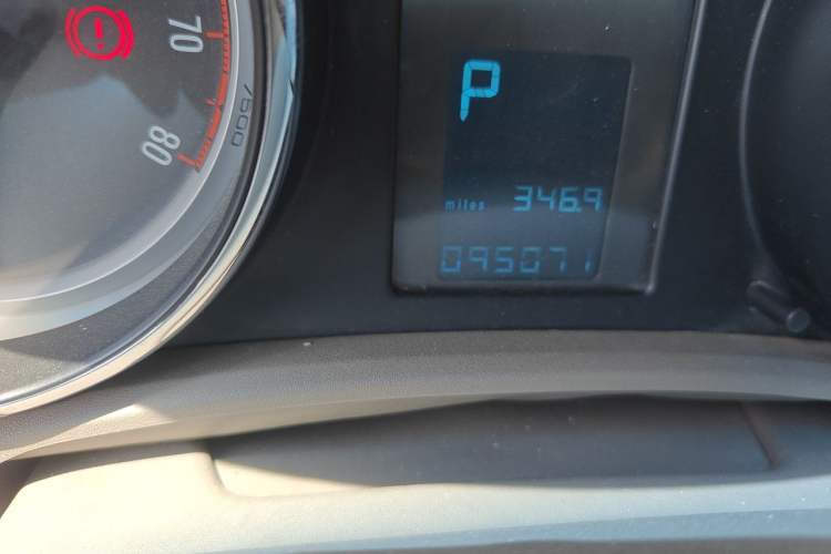 Used Buick GT 2012 GT 1.6L Automatic Fashion Edition Odometer Close Up