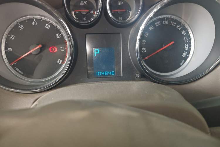 Used Buick GT 2012 GT 1.6L Automatic Fashion Edition Odometer Close Up
