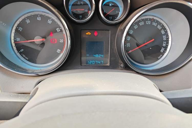 Used Buick GT 2012 GT 1.6L Manual Entry-Level Model Odometer Close Up