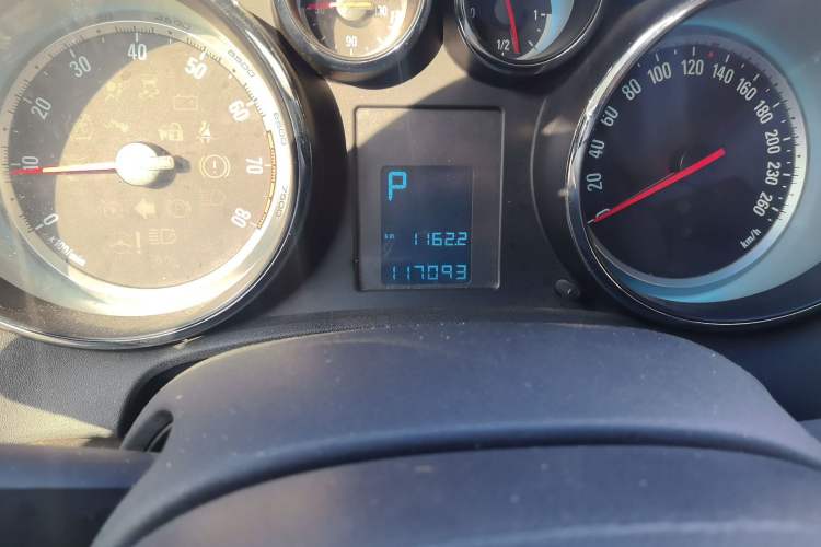 Used Buick GT 2012 XT 1.6T Fashion Sport Edition Odometer Close Up
