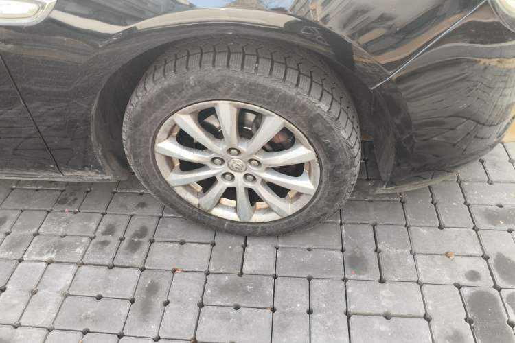 Used Buick GT 2012 GT 1.6L Automatic Comfort Edition Right Front Wheel Hub