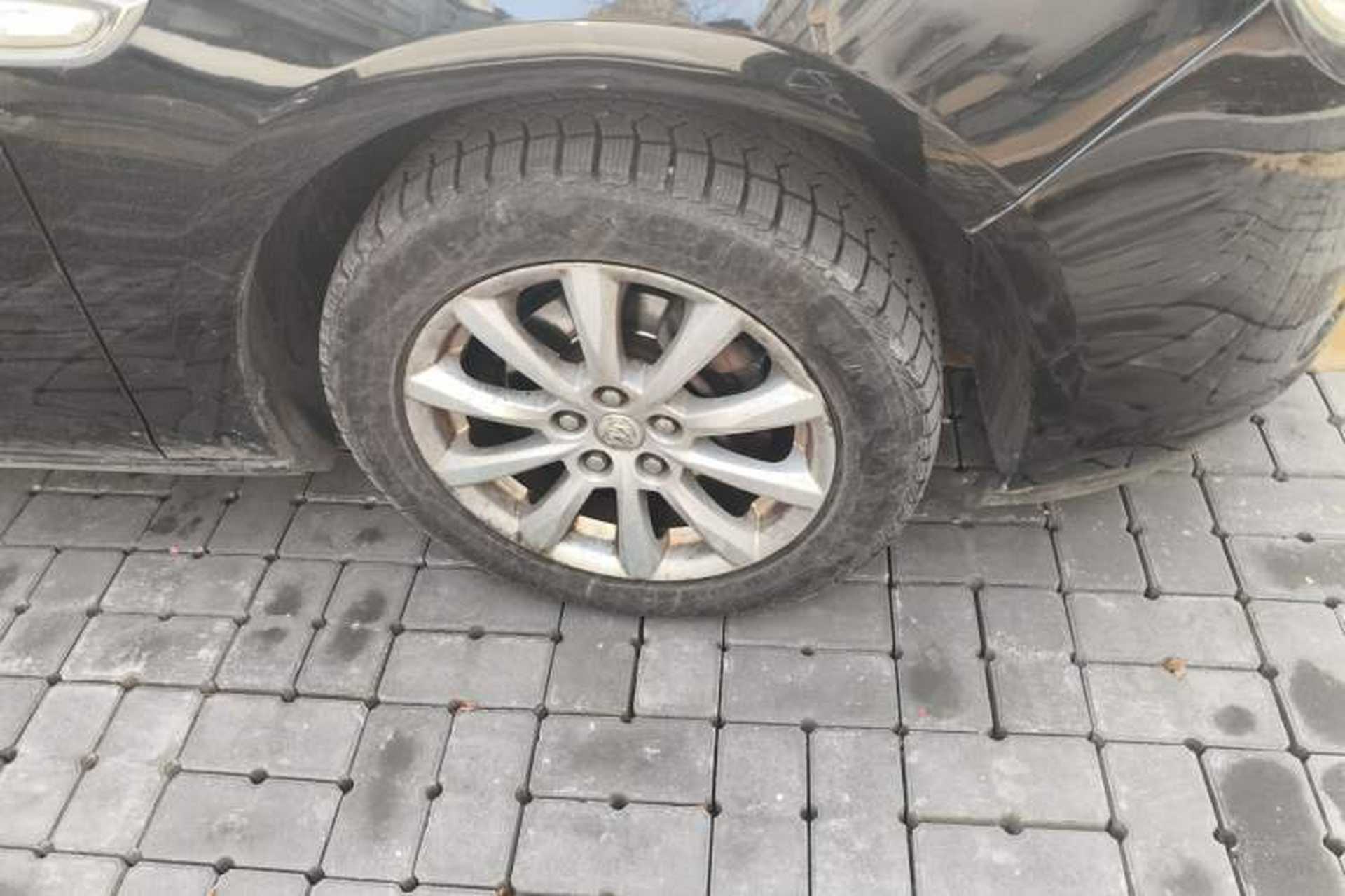 Used Buick GT 2012 GT 1.6L Automatic Comfort Edition Right Front Wheel Hub