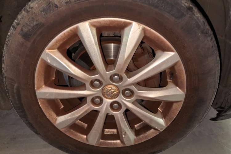 Used Buick GT 2012 GT 1.6L Automatic Comfort Edition Right Front Wheel Hub
