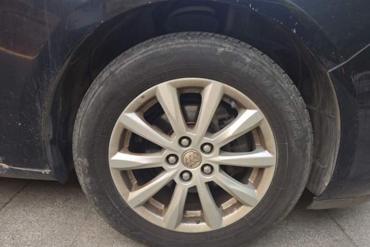 Used Buick GT 2012 GT 1.6L Manual Comfort Edition Right Front Wheel Hub