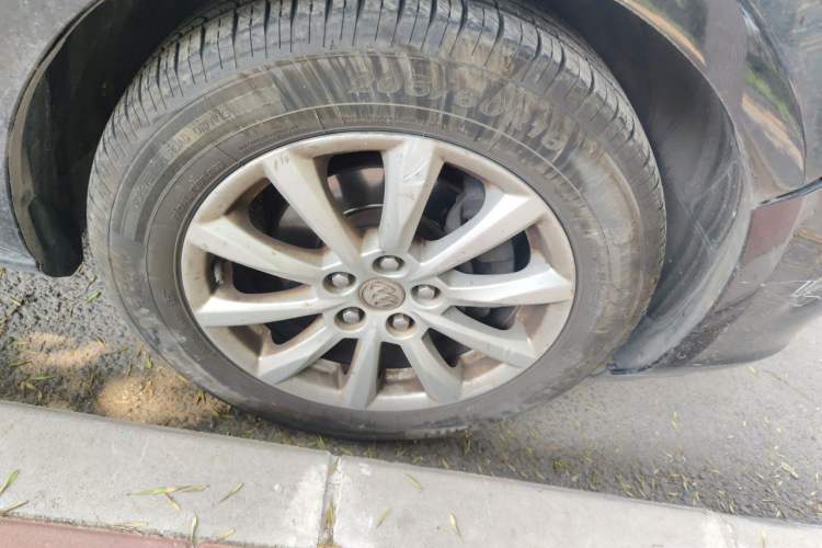 Used Buick GT 2012 GT 1.6L Manual Entry-Level Model Right Front Wheel Hub