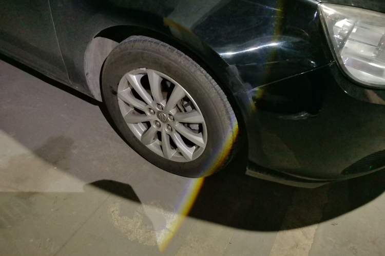 Used Buick GT 2012 GT 1.6L Automatic Comfort Edition Right Front Wheel Hub