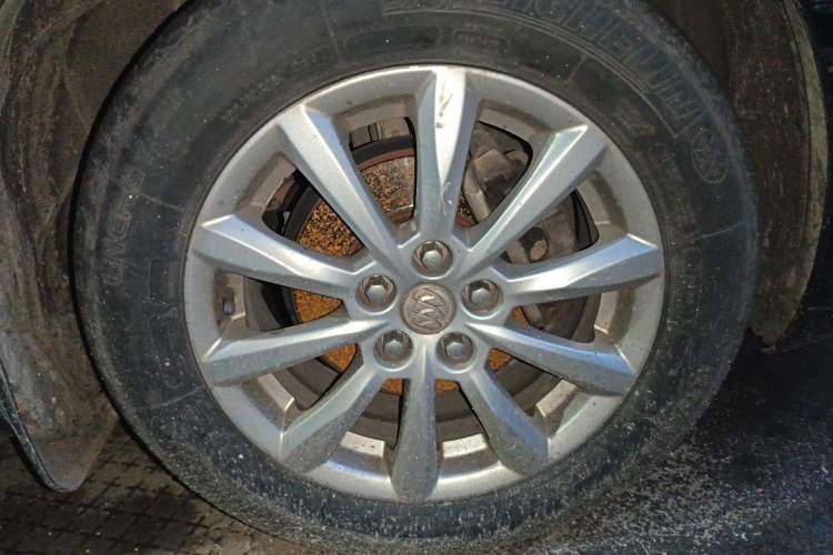 Used Buick GT 2012 GT 1.6L Automatic Fashion Edition Right Front Wheel Hub