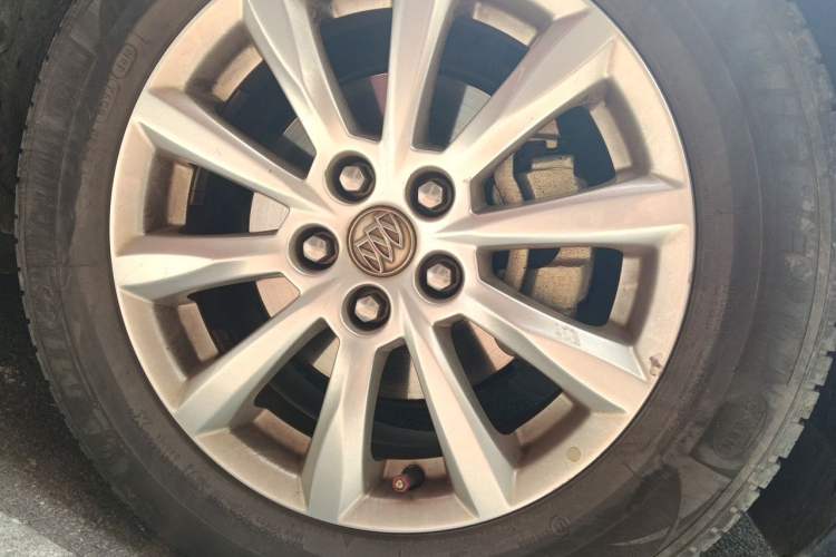 Used Buick GT 2012 GT 1.6L Manual Comfort Edition Right Front Wheel Hub