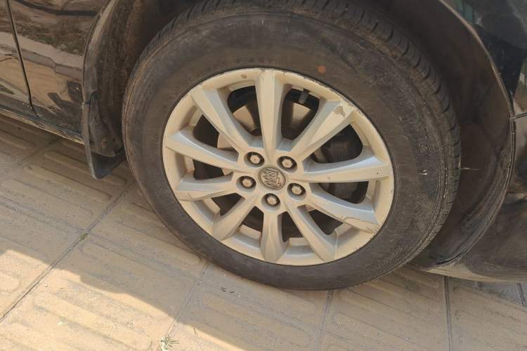 Used Buick GT 2012 GT 1.6L Automatic Fashion Edition Right Front Wheel Hub