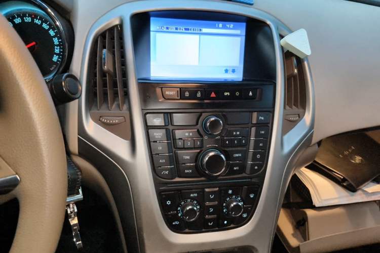 Used Buick GT 2012 GT 1.6L Manual Entry-Level Model Audio And AC Panel