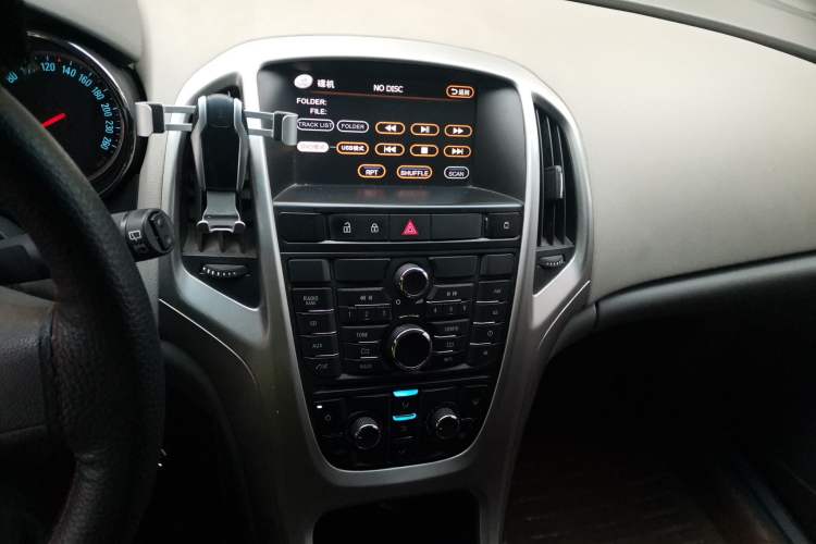 Used Buick GT 2012 XT 1.6L Manual Comfort Edition Audio And AC Panel