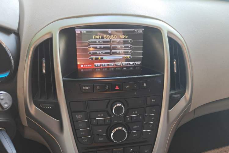 Used Buick GT 2012 XT 1.6L Automatic Fashion Edition Audio And AC Panel
