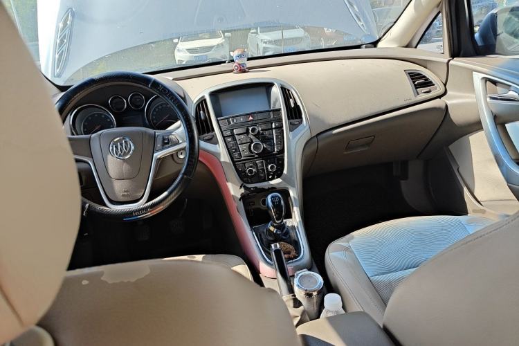 Used Buick GT 2012 GT 1.6L Manual Entry-Level Model Center Console