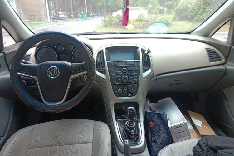 Used Buick GT 2012 XT 1.6L Manual Entry-Level Model Center Console