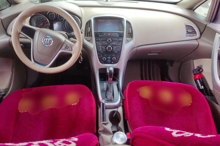 Used Buick GT 2012 GT 1.6L Automatic Comfort Edition Center Console