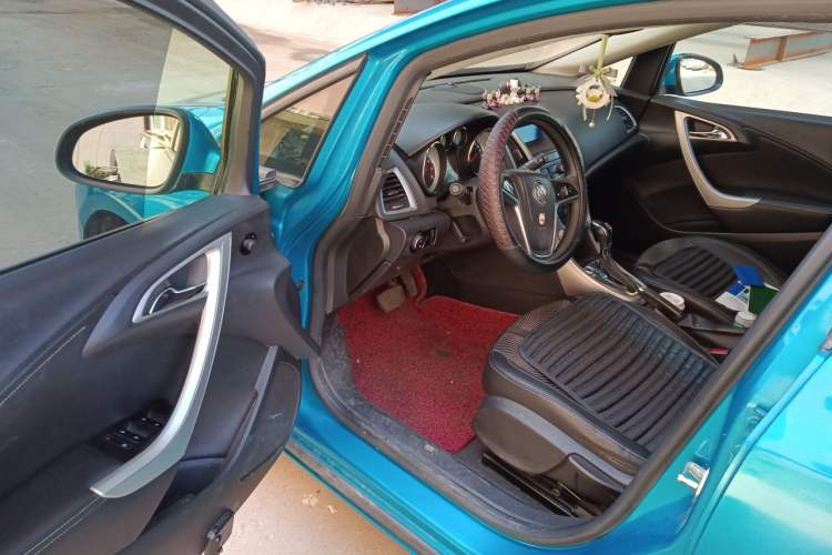 Used Buick GT 2012 XT 1.6L Automatic Fashion Edition Driver Seat