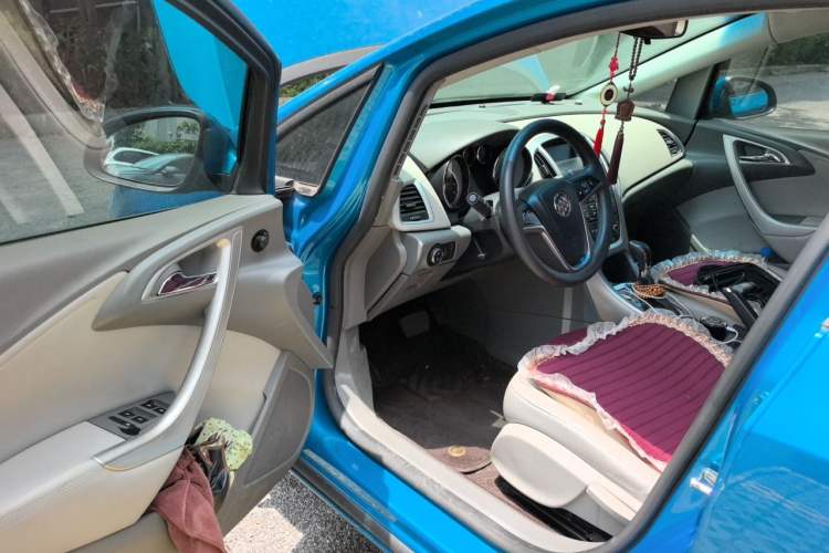 Used Buick GT 2012 XT 1.6L Automatic Fashion Edition Driver Seat