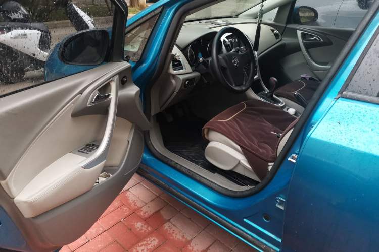 Used Buick GT 2012 XT 1.6L Manual Comfort Edition Driver Seat