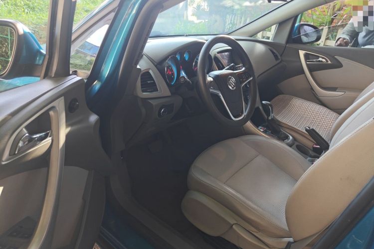 Used Buick GT 2012 XT 1.6L Automatic Fashion Edition Driver Seat