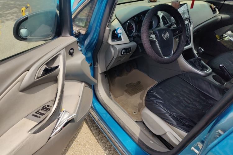Used Buick GT 2012 XT 1.6L Manual Entry-Level Model Driver Seat