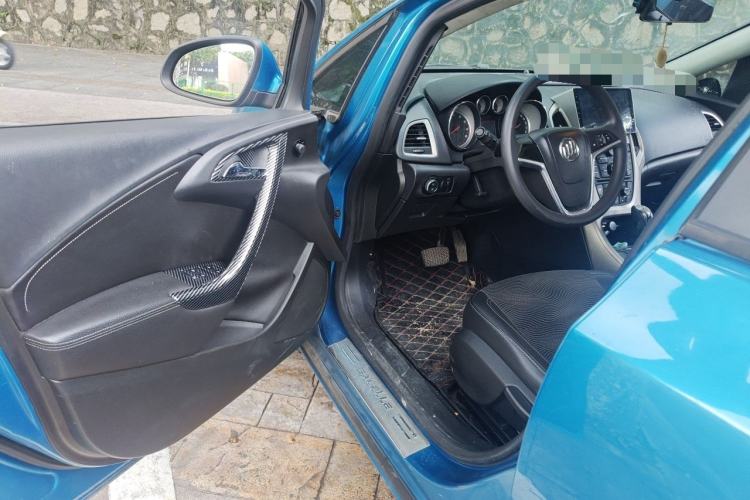 Used Buick GT 2012 XT 1.6L Automatic Fashion Edition Driver Seat