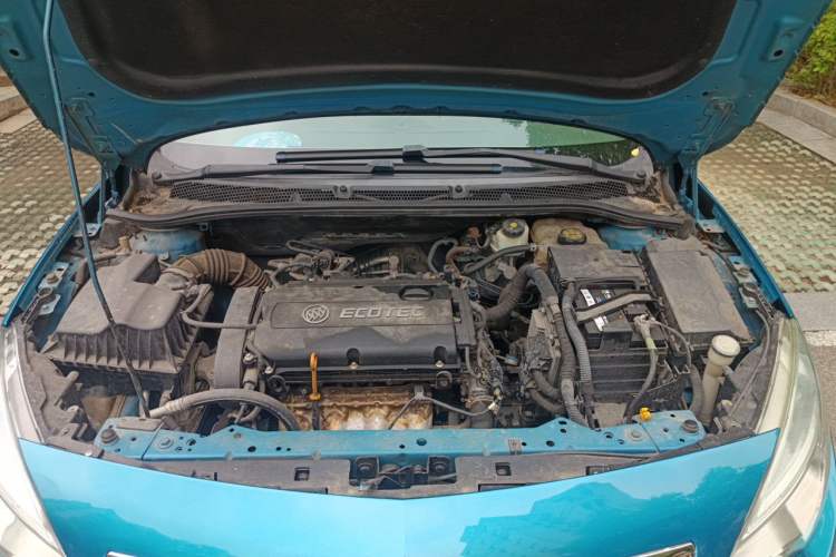 Used Buick GT 2012 XT 1.6L Manual Entry-Level Model Engine Bay
